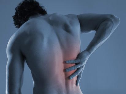 पैर में पीठ दर्द देना: कारण, उपचार